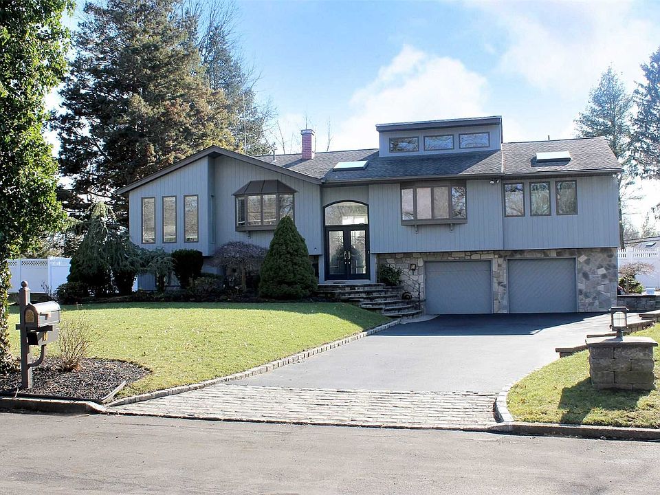 1st image of 10 Caroline Dr