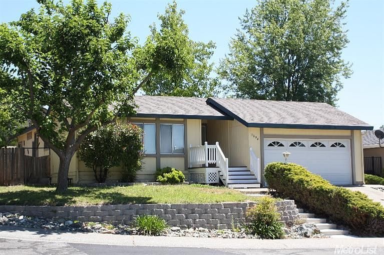 1st image of 3894 Parkway Pl