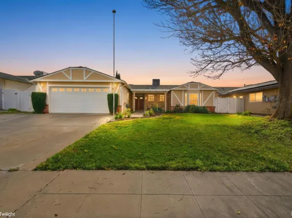 905 Redwood Lane, Lemoore, CA 93245