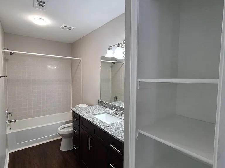 Post Oaks Apartments — Photo 18