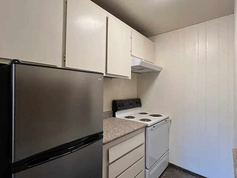 2541-2569 Le Conte Ave — Photo 54