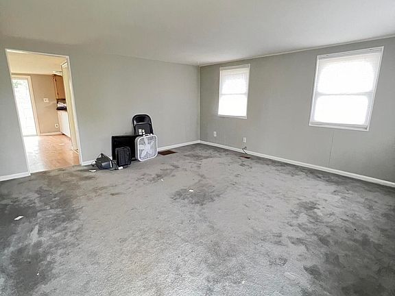 5th image of 855 Parkwood Ave