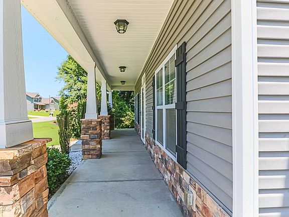 3rd image of 212 Ingram Fields Dr