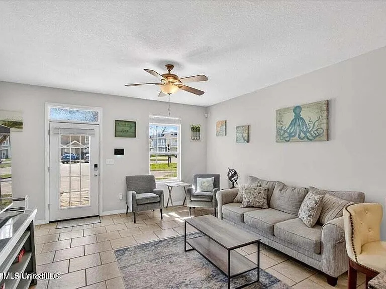 1283 Century Oaks Dr #B — Photo 3