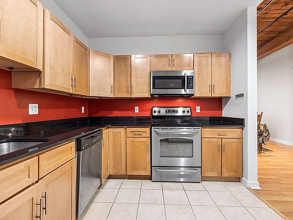 4th image of 52 Lawrence Dr #M206