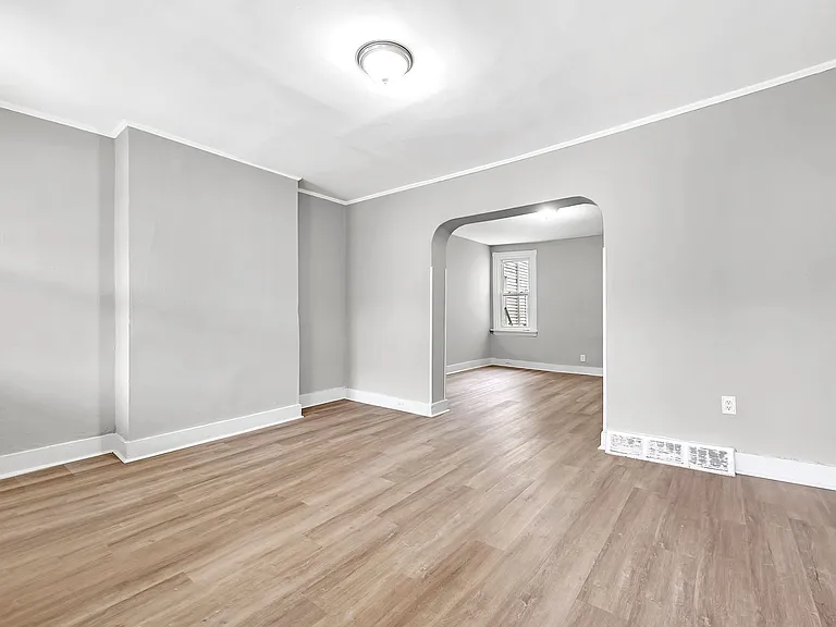 21 Adella Ave — Photo 5