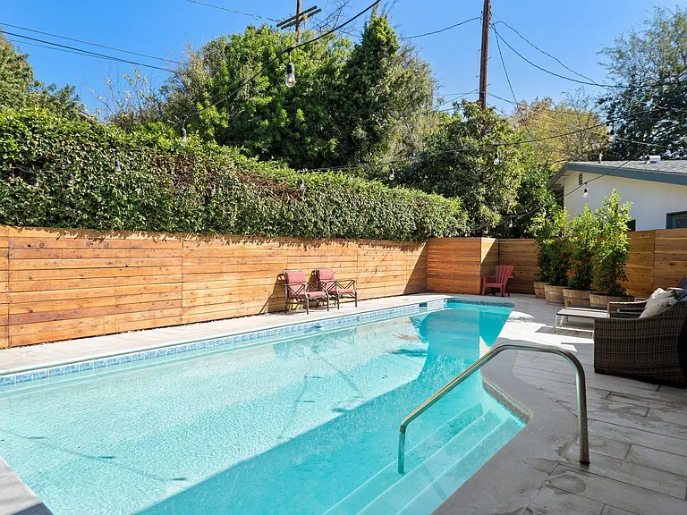 12245 Kling St — Photo 28
