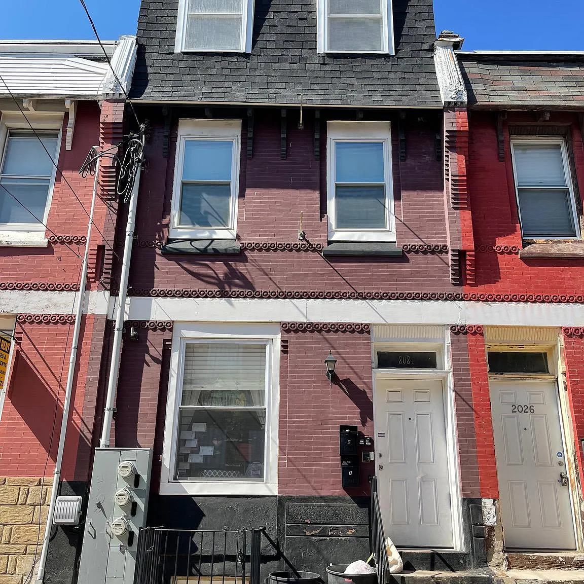 4 bed, 2.0 bath, 2157 sqft, $2,000 — Photo 1