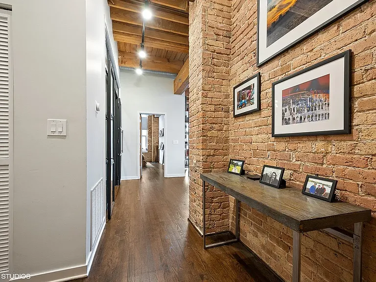 2201 W Wabansia Ave #10 — Photo 2