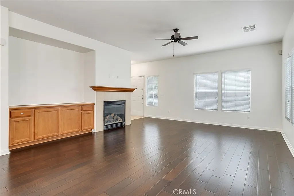 3 bed, 2.5 bath, 1693 sqft, $3,200 — Photo 4