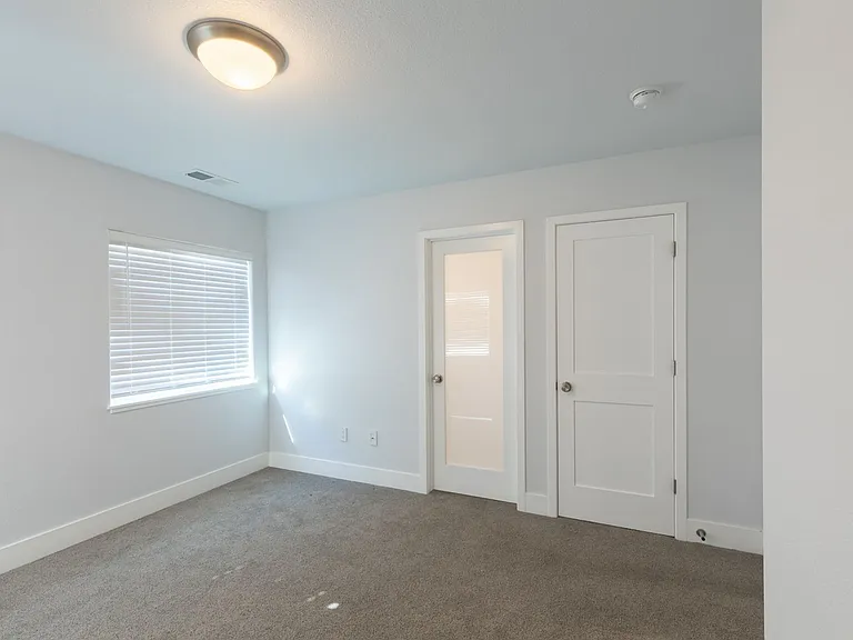 1056 Watt St — Photo 28