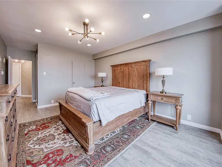 320 Fort Duquesne Blvd #4E — Photo 32