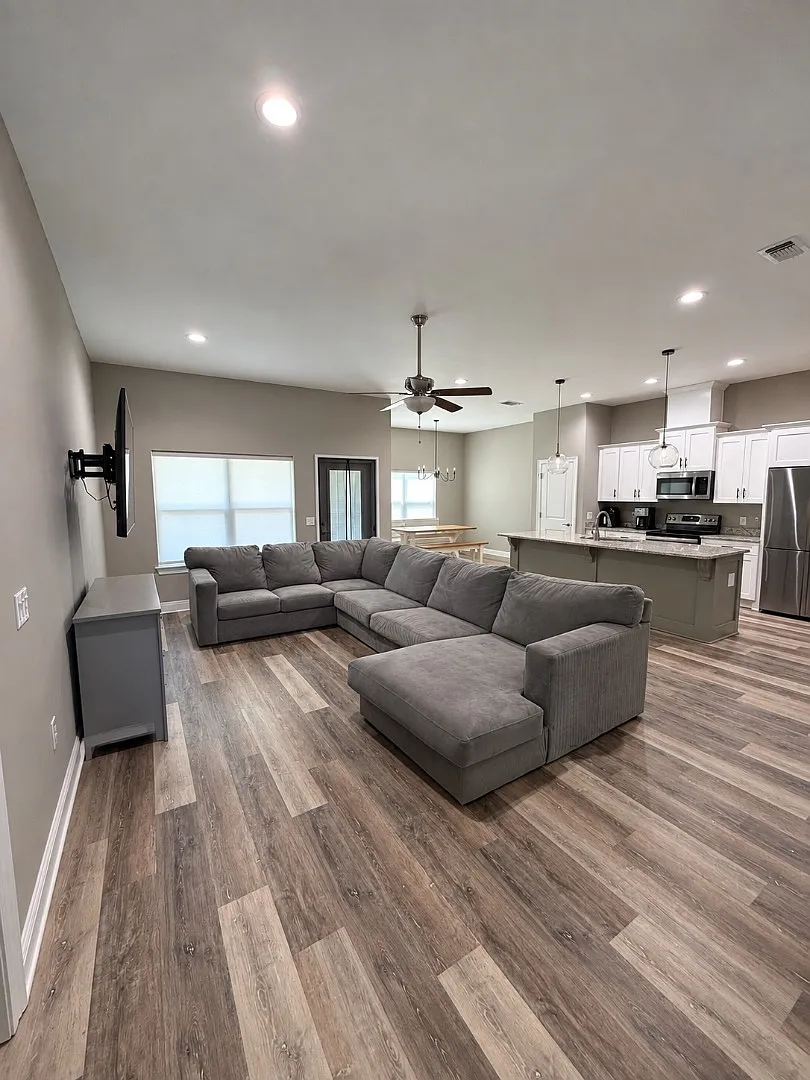 8131 Toledo St — Photo 3