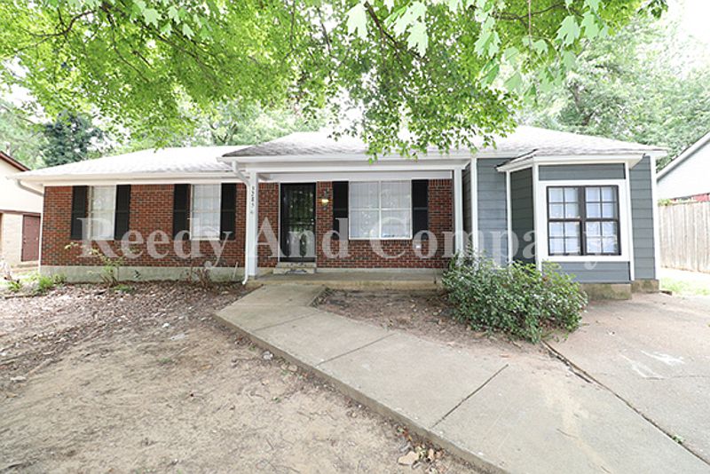 1st image of 3285 Mayfair Dr