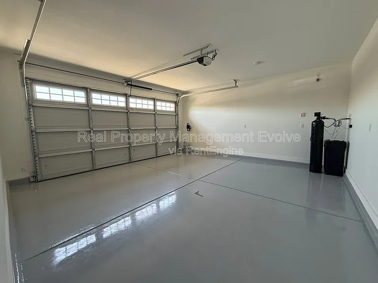 6324 W Warner St — Photo 32
