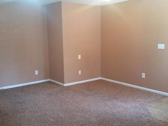 5th image of 721 E Roseburg Ave