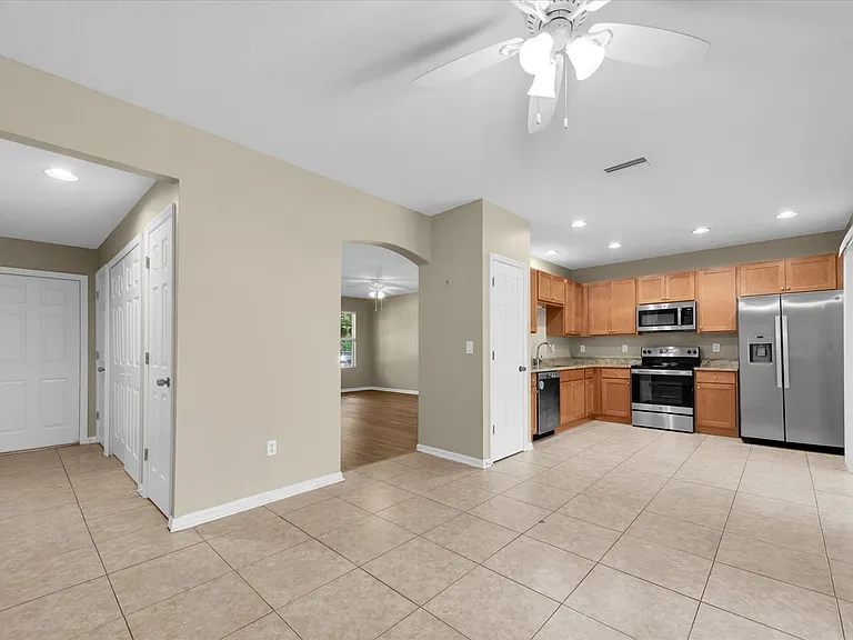 10825 Newbridge Dr — Photo 10