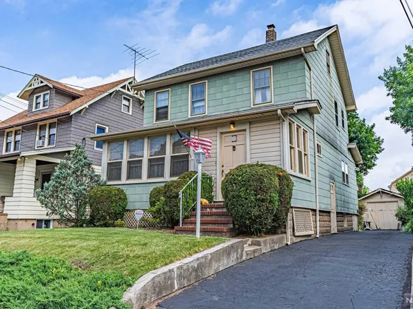 32 Erie St, Dumont, NJ 07628