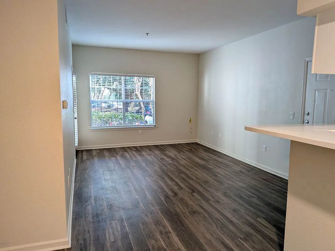 2 bed, 2.0 bath, 951 sqft, $2,800 — Photo 4