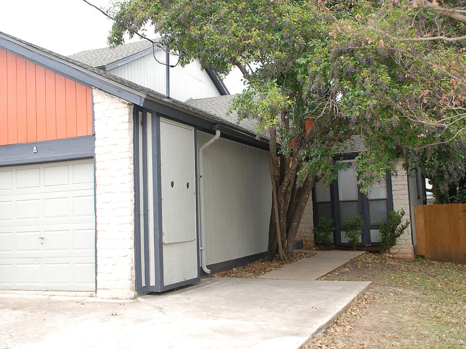 3105 A, Garage with two off street parking spots.