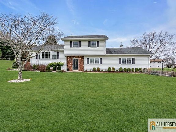 2nd image of 5 Travis Ct
