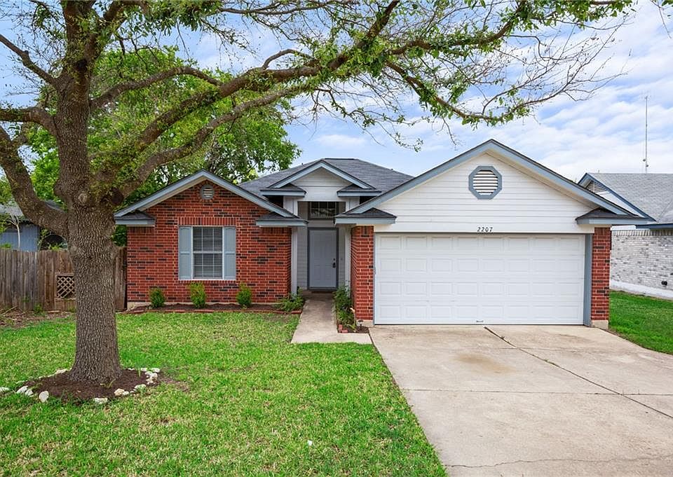 1st image of 2207 Darnell Dr