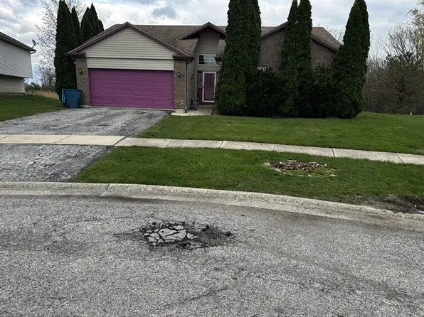 7 Debra Ct, Sauk Village, IL 60411