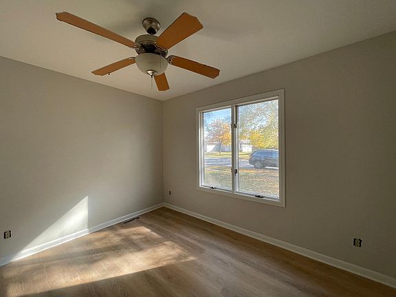 4th image of 280 Karen Dr