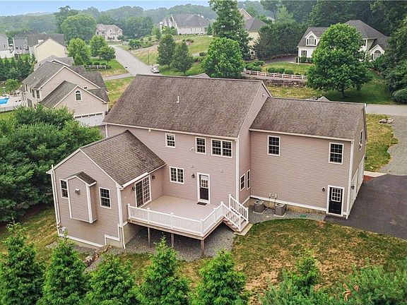 3rd image of 14 Longbrook Dr
