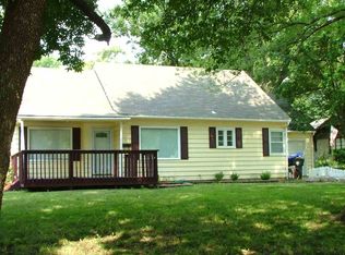 1835 SW Macvicar Ave, Topeka, KS 66604