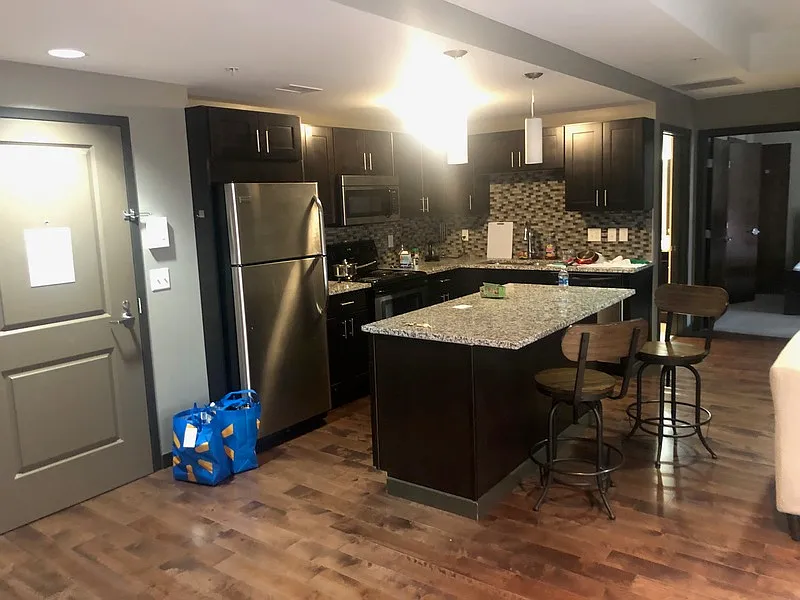 2 bed, 2.0 bath, 1051 sqft, $2,000 — Photo 3