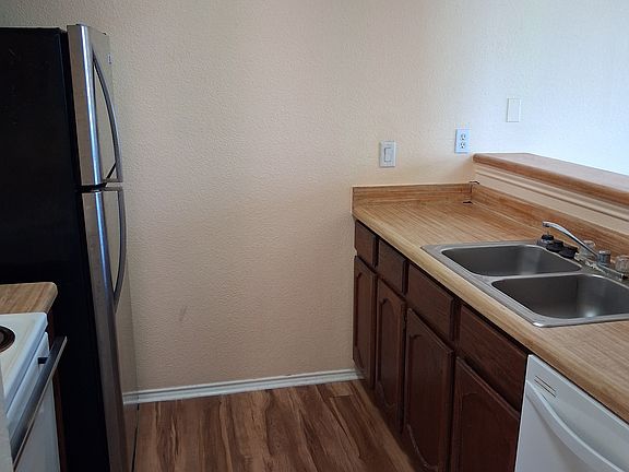 2nd image of 6702 Everhart Rd APT A107