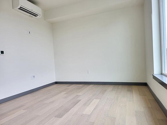 3rd image of 604-11903 NE 128th St Unit 604