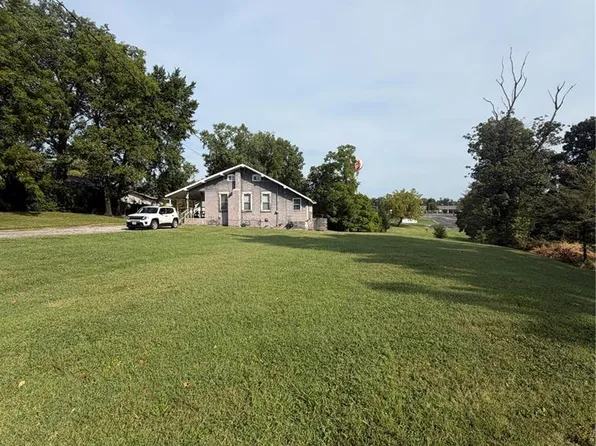 221 S 2nd St, O'Fallon, IL 62269