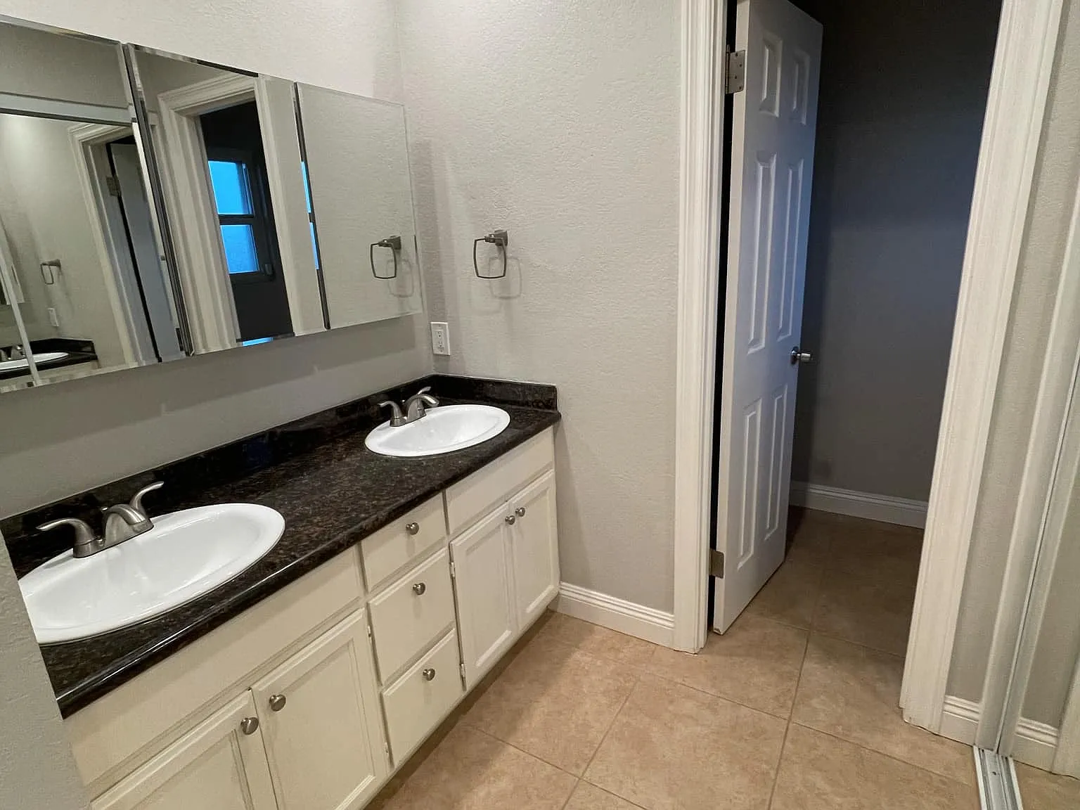4 bed, 1713 sqft, $1,300 — Photo 3