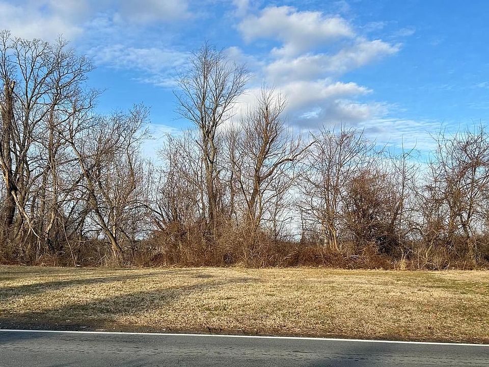 1st image of 895 Marl Pit Rd