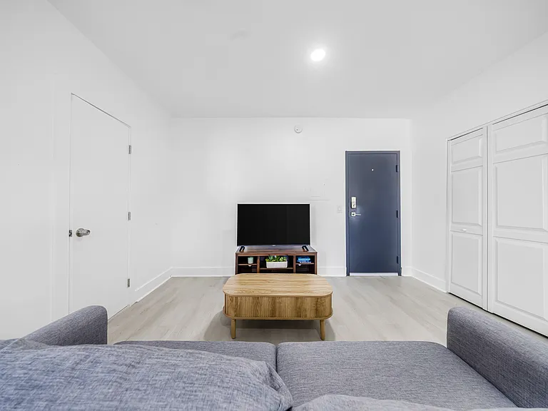 1260 SW 6th St — Photo 12