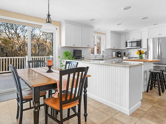 4th image of 455 Scudder Avenue