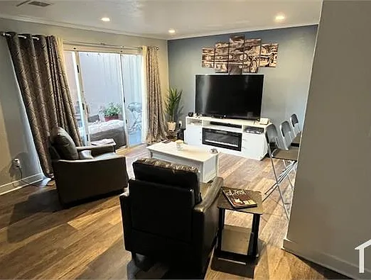 2502 Florida Ln — Photo 3