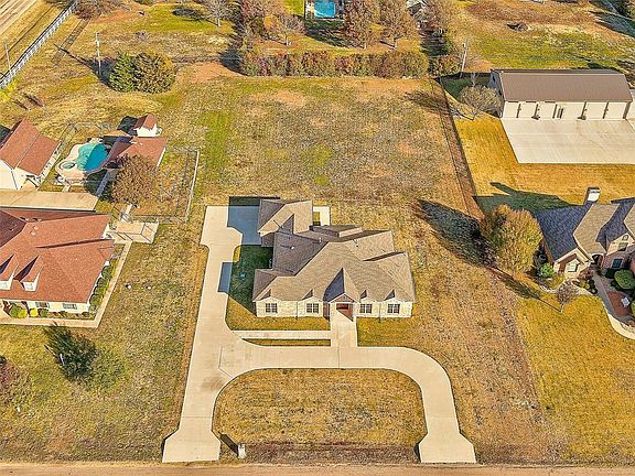 2nd image of 60 Belmont Ln