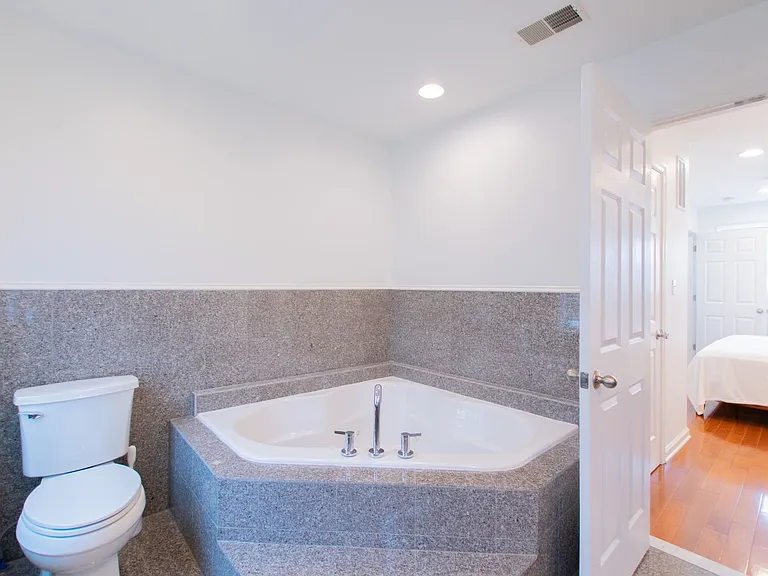 2207 Kimball St — Photo 31