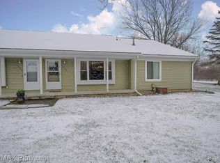 1350 Leisure Dr, Flint, MI 48507