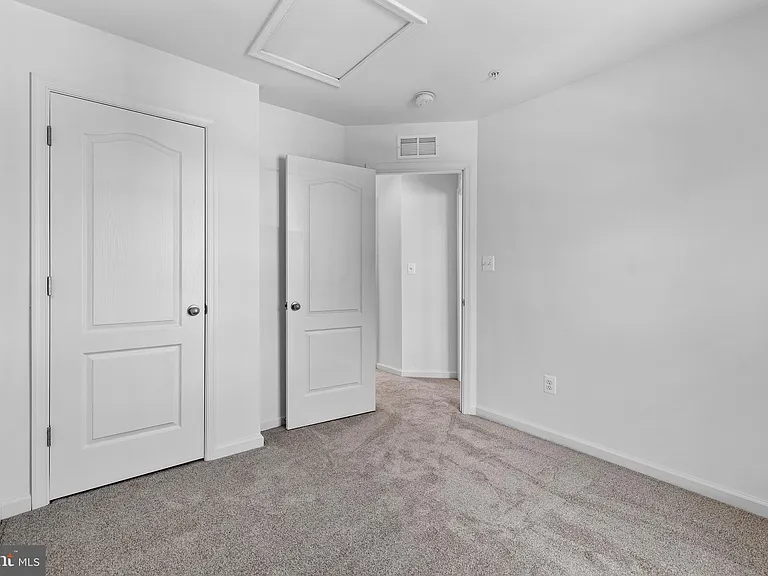 464 Peleton St — Photo 20