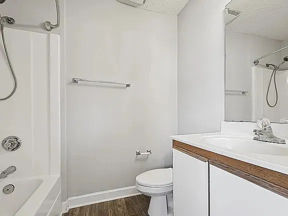 4 bed, 1208 sqft, $1,599 — Photo 3