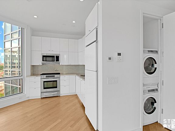 5th image of 525 Clinton Ave #4SR