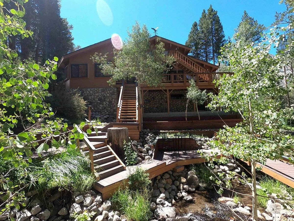 829 Minaret Rd — Photo 2
