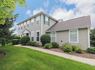 576 Springwood Ct, Dundee, IL 60118