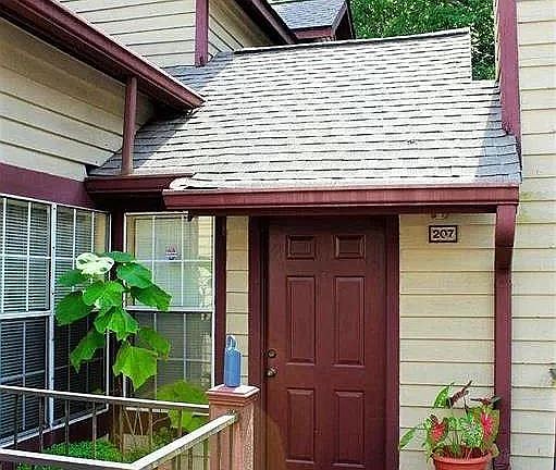 Porch and entry to first floor of unit