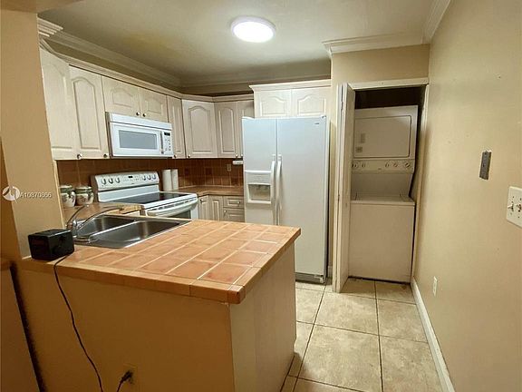 5th image of 211 W Park Dr #1-106