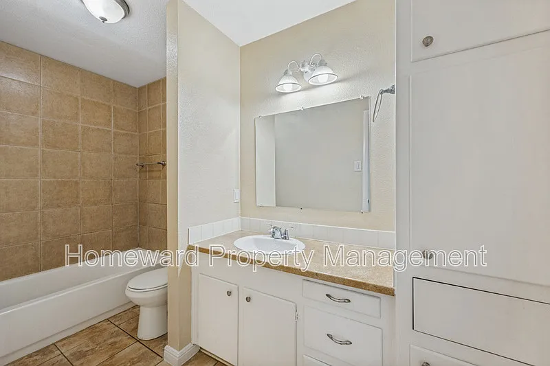 3 bed, 2.0 bath, 1663 sqft, $2,000 — Photo 2